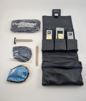 VTG Pan Am Airways Toiletry Bag - First Class Amenity Kit w/ some Amenities READ